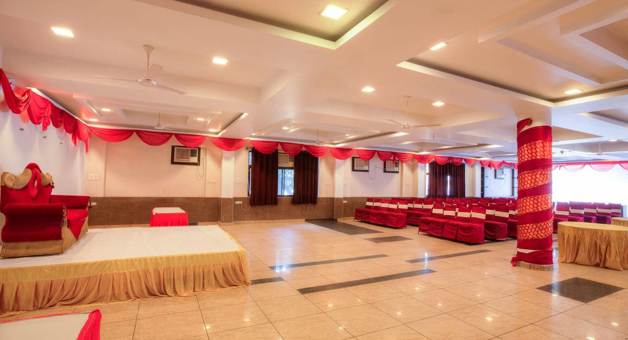 Treebo Shivam Inn Near Singapore Mall Lucknow Dış mekan fotoğraf